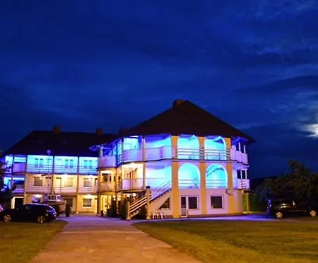 Pod Zlotym Zaglem * Karwia